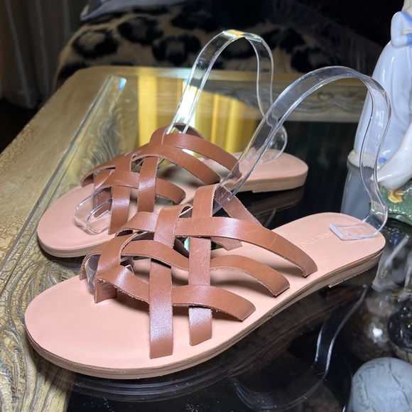Gianni Bini Leather Thong Sandals - Picture 2 of 5